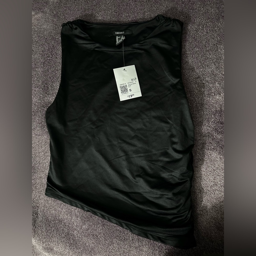 Forever 21
Contour Sculpt Asymmetrical Tank Top
Size: S